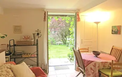 Coin salon dans l'établissement Maison de charme à Saint Branchs avec jardin d'1 hectare