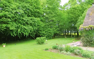 Jardin de l'établissement Maison de charme à Saint Branchs avec jardin d'1 hectare