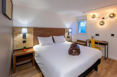 Un ou plusieurs lits dans un hébergement de l'établissement greet Hotel Chatellerault