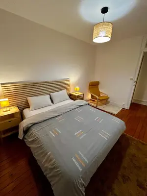 Un ou plusieurs lits dans un hébergement de l'établissement Appartements Plantagenet - Le 27