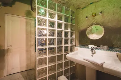 Salle de bains dans l'établissement Logis Demeure de la Vignole