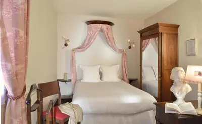 Un ou plusieurs lits dans un hébergement de l'établissement Hôtel Du Manoir
