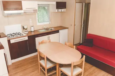Cuisine ou kitchenette dans l'établissement Terres de France - Moncontour Active Park