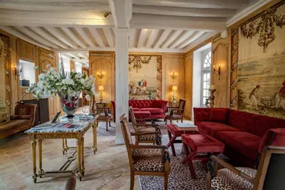 Coin salon dans l'établissement Hôtel du Domaine de La Groirie - Le Mans