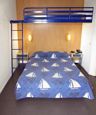 Un ou plusieurs lits dans un hébergement de l'établissement Hôtel Noctuel Blois Sud