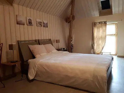 Un ou plusieurs lits dans un hébergement de l'établissement Logis Hôtel Relais Des Caillères