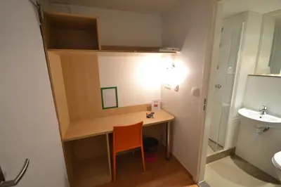 Salle de bains dans l'établissement Fasthotel Tours Sud