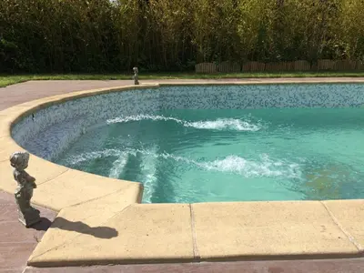 Piscine de l'établissement CoTTAGE LA VILLA BOLERO ou située à proximité