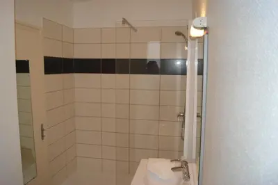 Salle de bains dans l'établissement Le Lurton