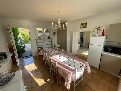 Cuisine ou kitchenette dans l'établissement Le Clos des Trois Provinces, Zoo de Beauval