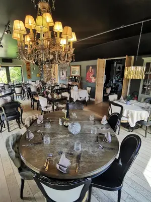 Restaurant ou autre lieu de restauration dans l'établissement Hôtel Le Mercator