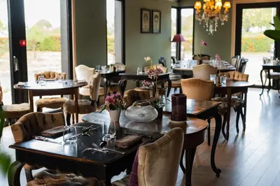 Restaurant ou autre lieu de restauration dans l'établissement Hôtel Le Mercator