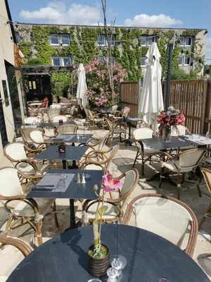 Restaurant ou autre lieu de restauration dans l'établissement Hôtel Le Mercator