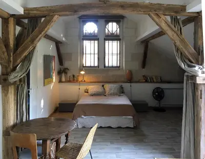Un ou plusieurs lits dans un hébergement de l'établissement studio avec terrasse Abbaye d'Aiguevive