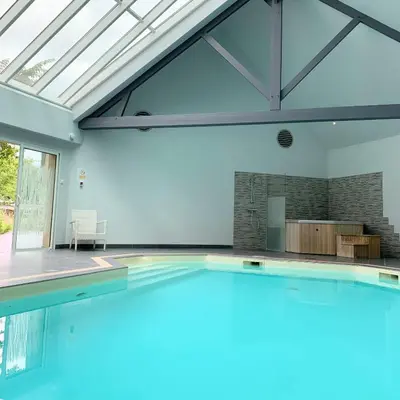 Piscine de l'établissement Logis Auberge Bienvenue ou située à proximité