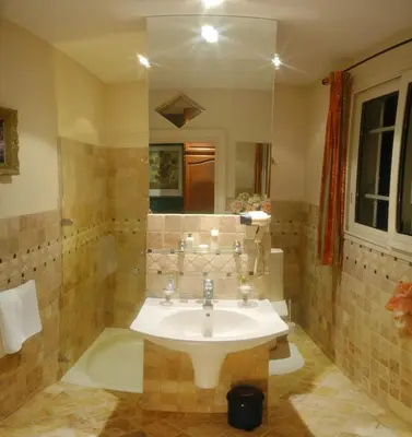 Salle de bains dans l'établissement La Maison de l'Argentier du Roy