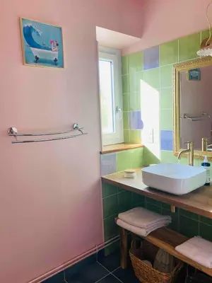 Salle de bains dans l'établissement Le Moulin Du Port