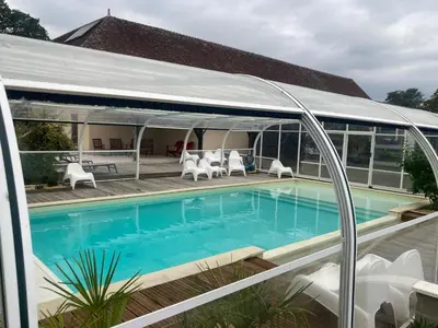Piscine de l'établissement Les Pierres D'aurèle Chambres d'Hôtes ou située à proximité