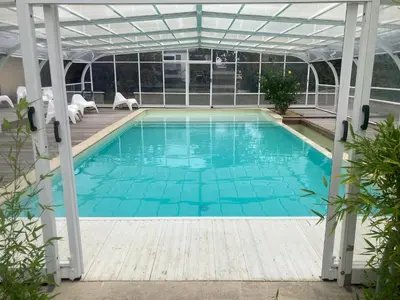 Piscine de l'établissement Les Pierres D'aurèle Chambres d'Hôtes ou située à proximité