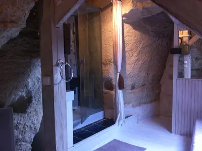 Salle de bains dans l'établissement Troglodyte loft