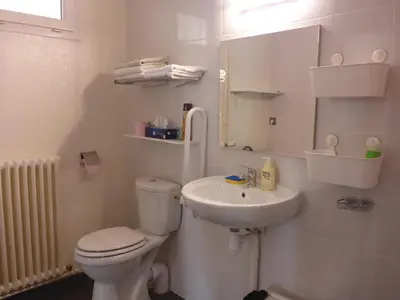 Salle de bains dans l'établissement Le Buisson
