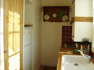 Cuisine ou kitchenette dans l'établissement Moulin de la Diversiere, gîtes avec piscine en pleine nature
