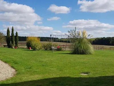 Jardin de l'établissement chambres des rosiers