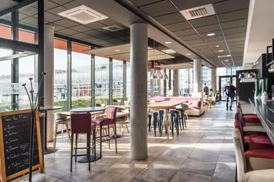 Restaurant ou autre lieu de restauration dans l'établissement Campanile Le Mans Centre - Gare