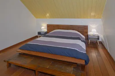 Un ou plusieurs lits dans un hébergement de l'établissement Le Loft Moderne et Chaleureux avec Vue Verdoyante