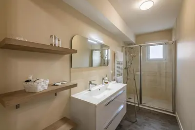 Salle de bains dans l'établissement La Tour de Lierre