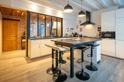 Cuisine ou kitchenette dans l'établissement Gîte Jeanne D'Arc
