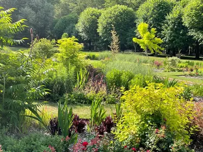 Jardin de l'établissement maison d'hôtes de l'orangerie 14 personnes