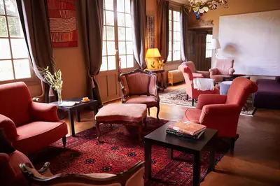 Coin salon dans l'établissement La Jagée