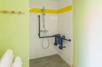 Salle de bains dans l'établissement Pressoir Hôtel