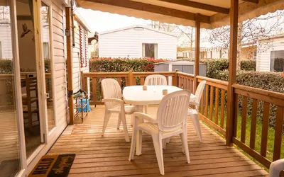 Balcon ou terrasse dans l'établissement MOBILHOME Familial