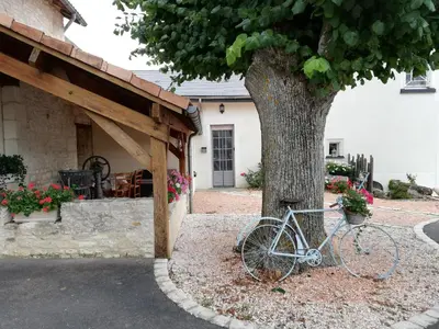 Vélo sur le terrain de l'établissement LA MAISON D'ALIDA ou dans les environs