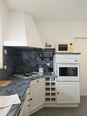 Cuisine ou kitchenette dans l'établissement Appartement des Grands Champs avec terrasse
