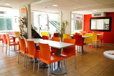 Coin salon dans l'établissement Premiere Classe Tours Sud - Chambray Lès Tours