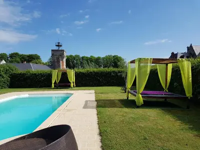 Piscine de l'établissement Château de Jallanges & Spa à Vouvray - 1h de spa incluse par jour ou située à proximité