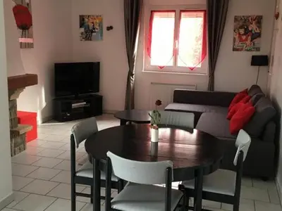 Télévision ou salle de divertissement dans l'établissement Charmante maison Touraine avec jardin clos près d'Amboise - FR-1-381-377