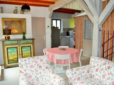 Cuisine ou kitchenette dans l'établissement Gîte atypique avec garage et cour privée en Touraine - FR-1-381-280
