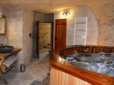 Plan de l'établissement Maison troglodyte de charme avec salle de jeux et spa à Vouvray - FR-1-381-87