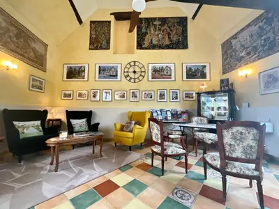 Coin salon dans l'établissement Sans Souci Bed and Breakfast Luxe Heated Pool and Restaurant