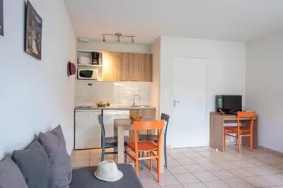 Cuisine ou kitchenette dans l'établissement Terres de France - Le Domaine Du Golf