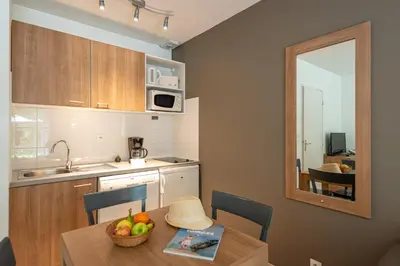 Cuisine ou kitchenette dans l'établissement Terres de France - Le Domaine Du Golf