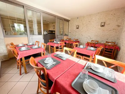 Restaurant ou autre lieu de restauration dans l'établissement Relais Touraine Sologne