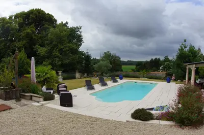 Piscine de l'établissement le petit nid ou située à proximité
