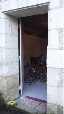 Vélo sur le terrain de l'établissement Belle Epoque ou dans les environs