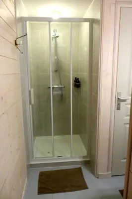 Salle de bains dans l'établissement Maisonnette indépendante