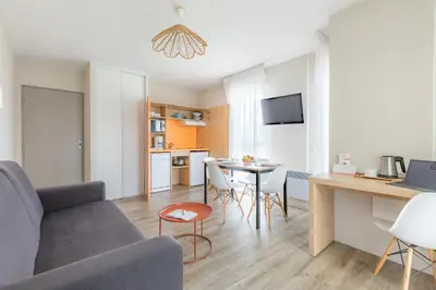 Cuisine ou kitchenette dans l'établissement Appart’City Confort Tours